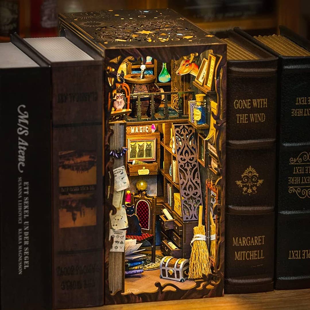 Magic Pharmacist Book Nook